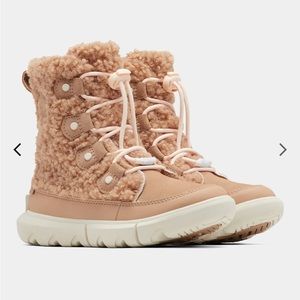 Sorel Youth Explorer Cozy Faux Fur Boots Canoe Chalk